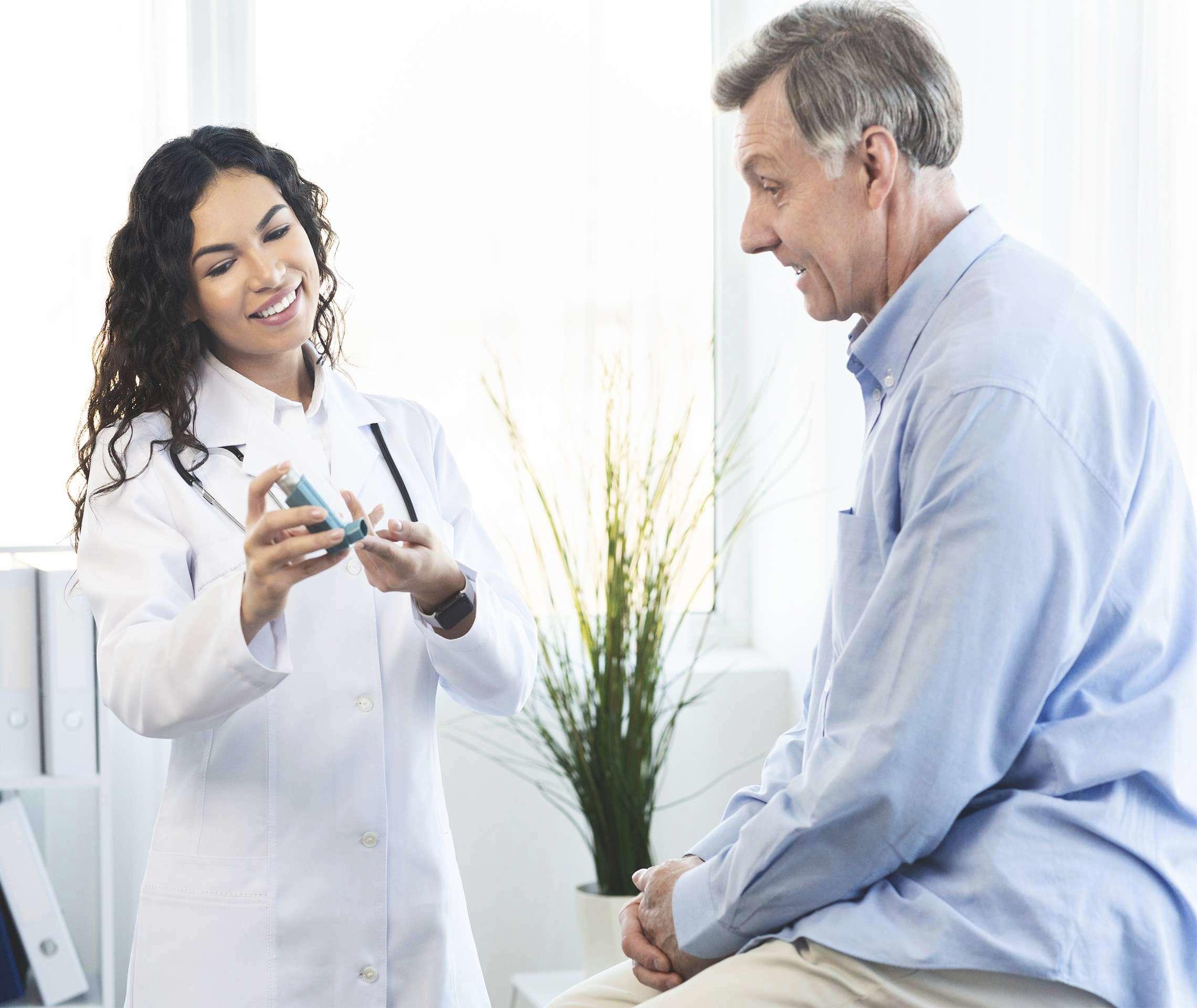 Ärztin und Patient